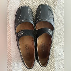 Josef Seibel Flats Size 38 Great condition